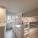 Modern Seaside Escape Apartamento