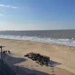 Appartement Modern Seaside Escape *