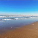 Apartamento Modern Seaside Escape *