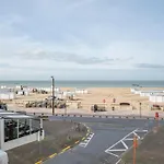 Appartement Modern Seaside Escape