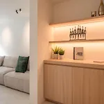Modern Seaside Escape Apartamento