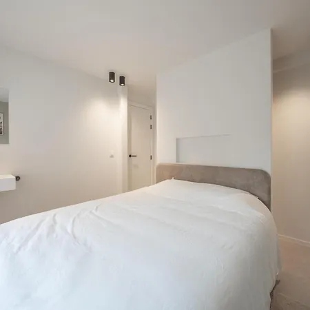 Modern Seaside Escape Lägenhet