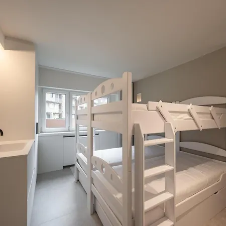 Modern With Sea Views In Heist Apartment *