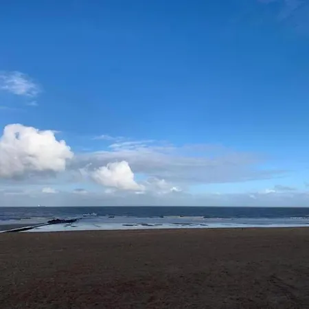 Lägenhet Modern Seaside Escape *