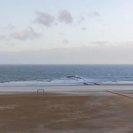 Modern Seaside Escape *