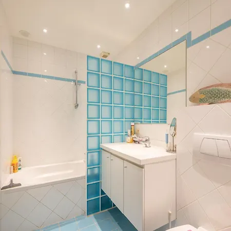 Apartman Modern Seaside Escape *